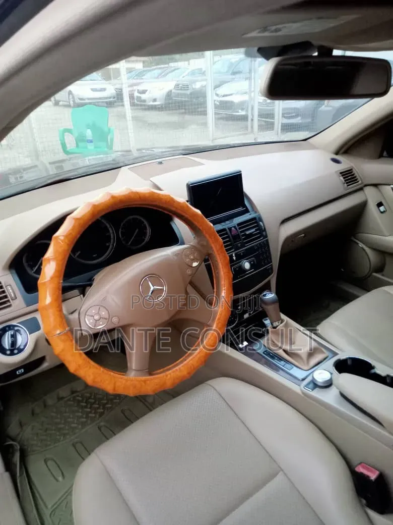 Mercedes-Benz C300 Luxury Sedan AWD (3.0L 6cyl 7A) 2009 Black
