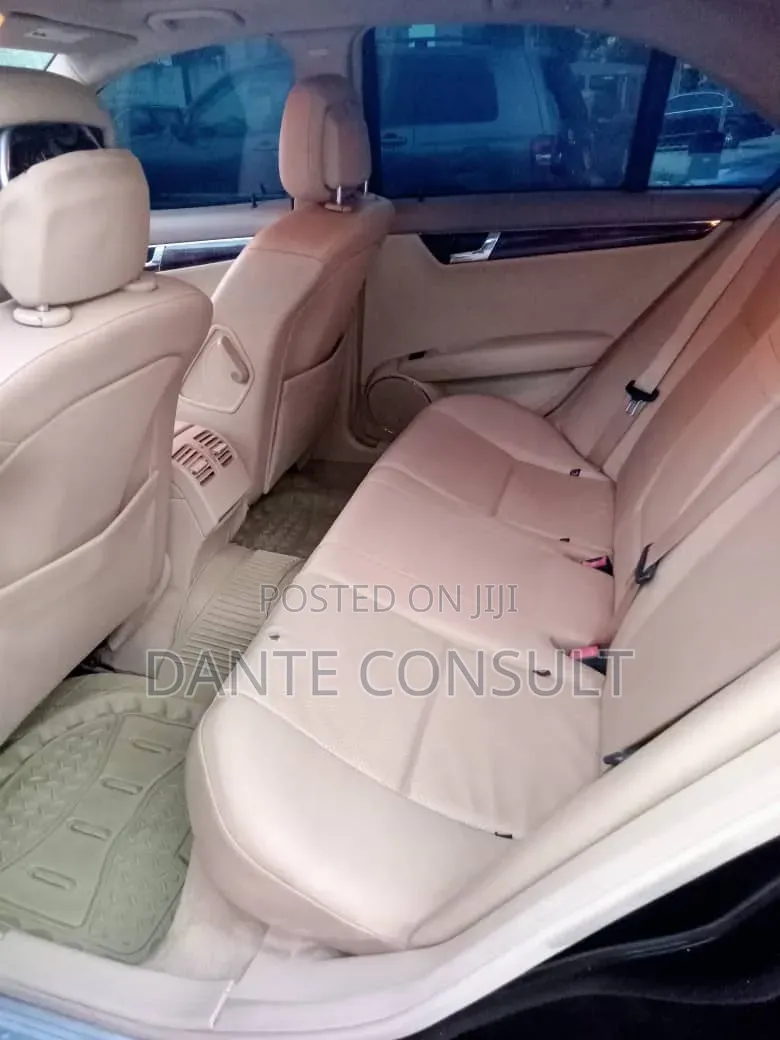 Mercedes-Benz C300 Luxury Sedan AWD (3.0L 6cyl 7A) 2009 Black