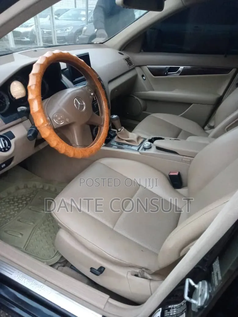 Mercedes-Benz C300 Luxury Sedan AWD (3.0L 6cyl 7A) 2009 Black