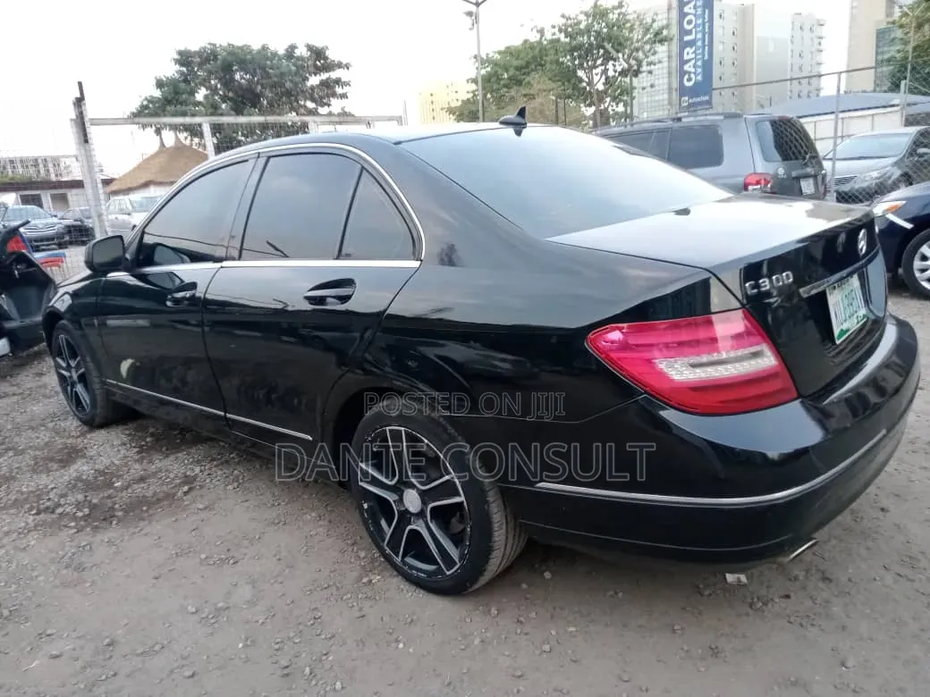 Mercedes-Benz C300 Luxury Sedan AWD (3.0L 6cyl 7A) 2009 Black