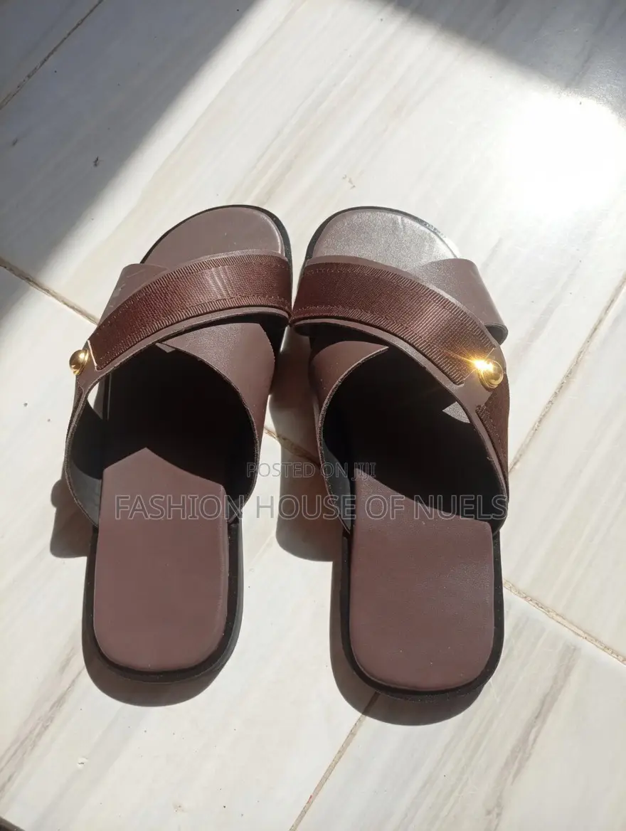 Smart Cross-Strap Men’S Slides – Clean Classy