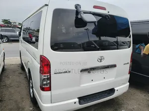 Toyota HiAce 2014 White