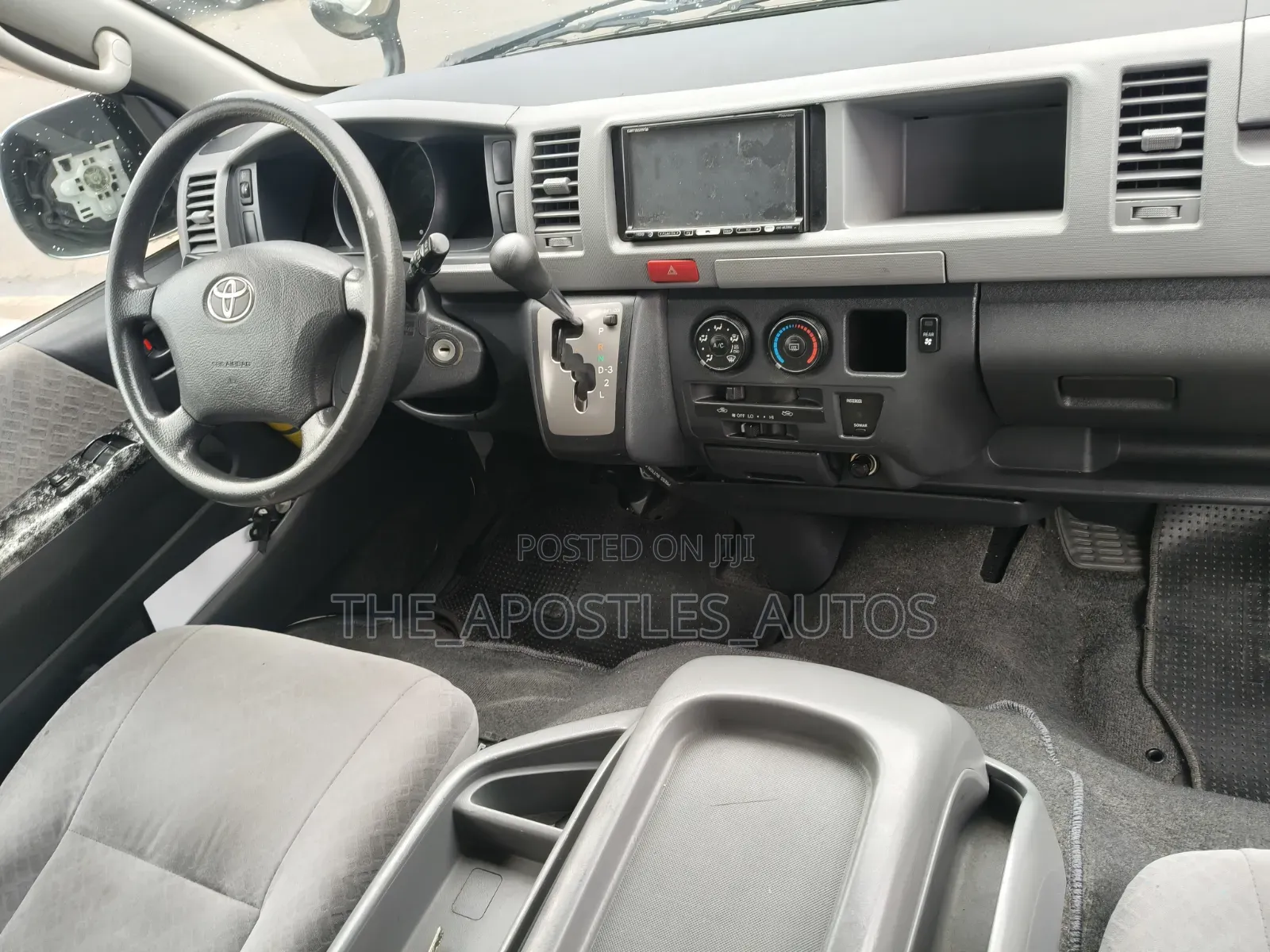 Toyota HiAce 2014 White