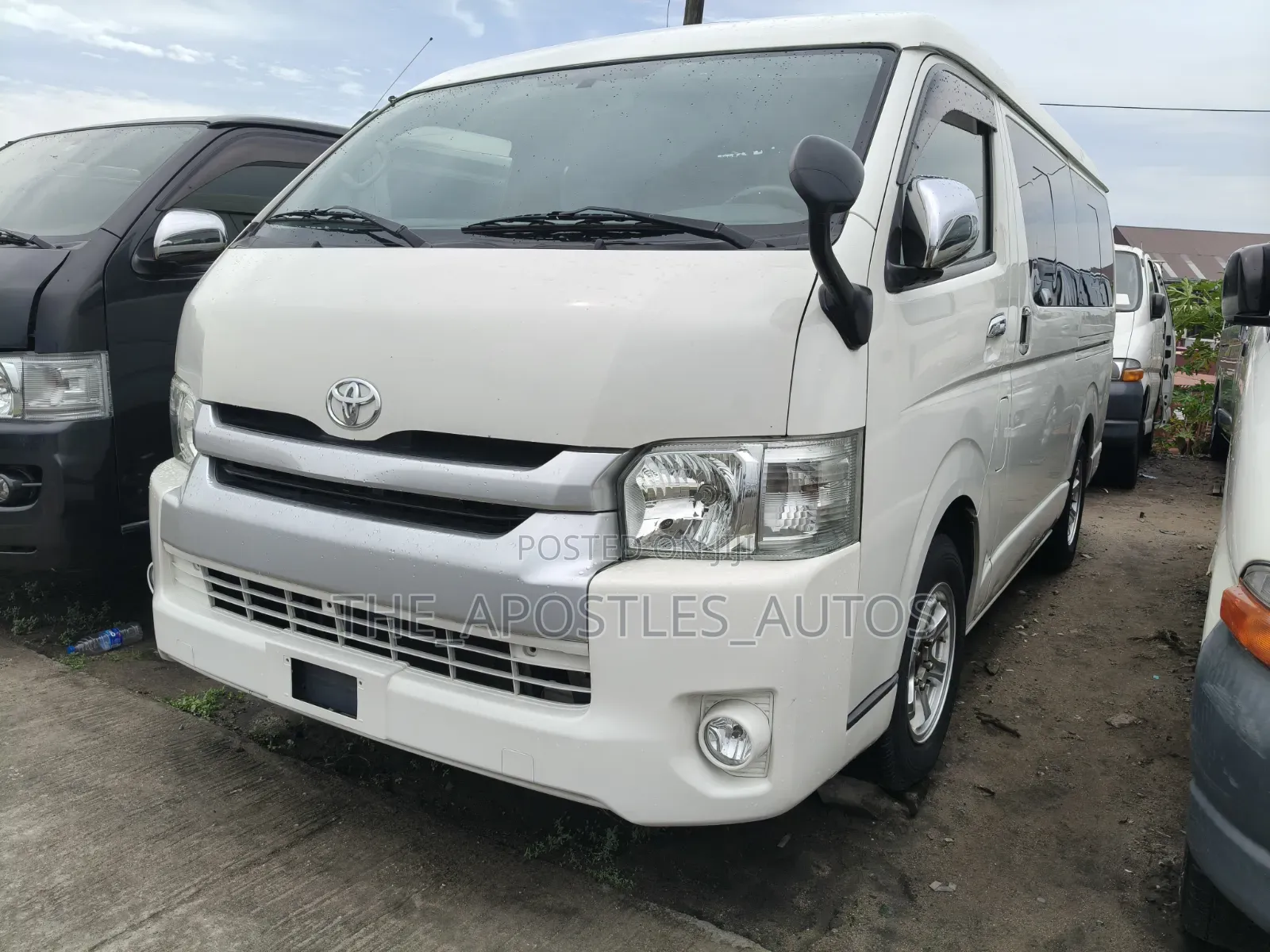 Toyota HiAce 2013 White