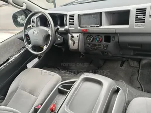 Toyota HiAce 2013 White