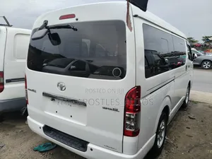 Toyota HiAce 2013 White
