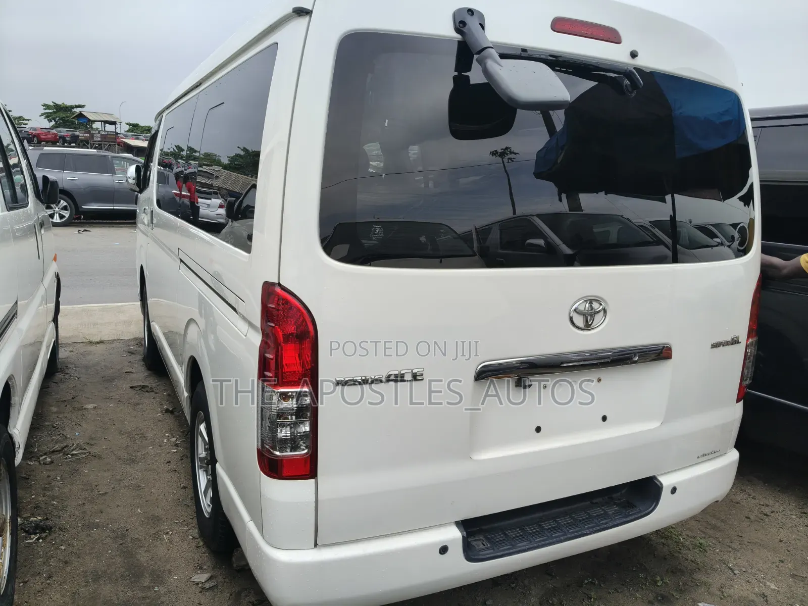 Toyota HiAce 2013 White