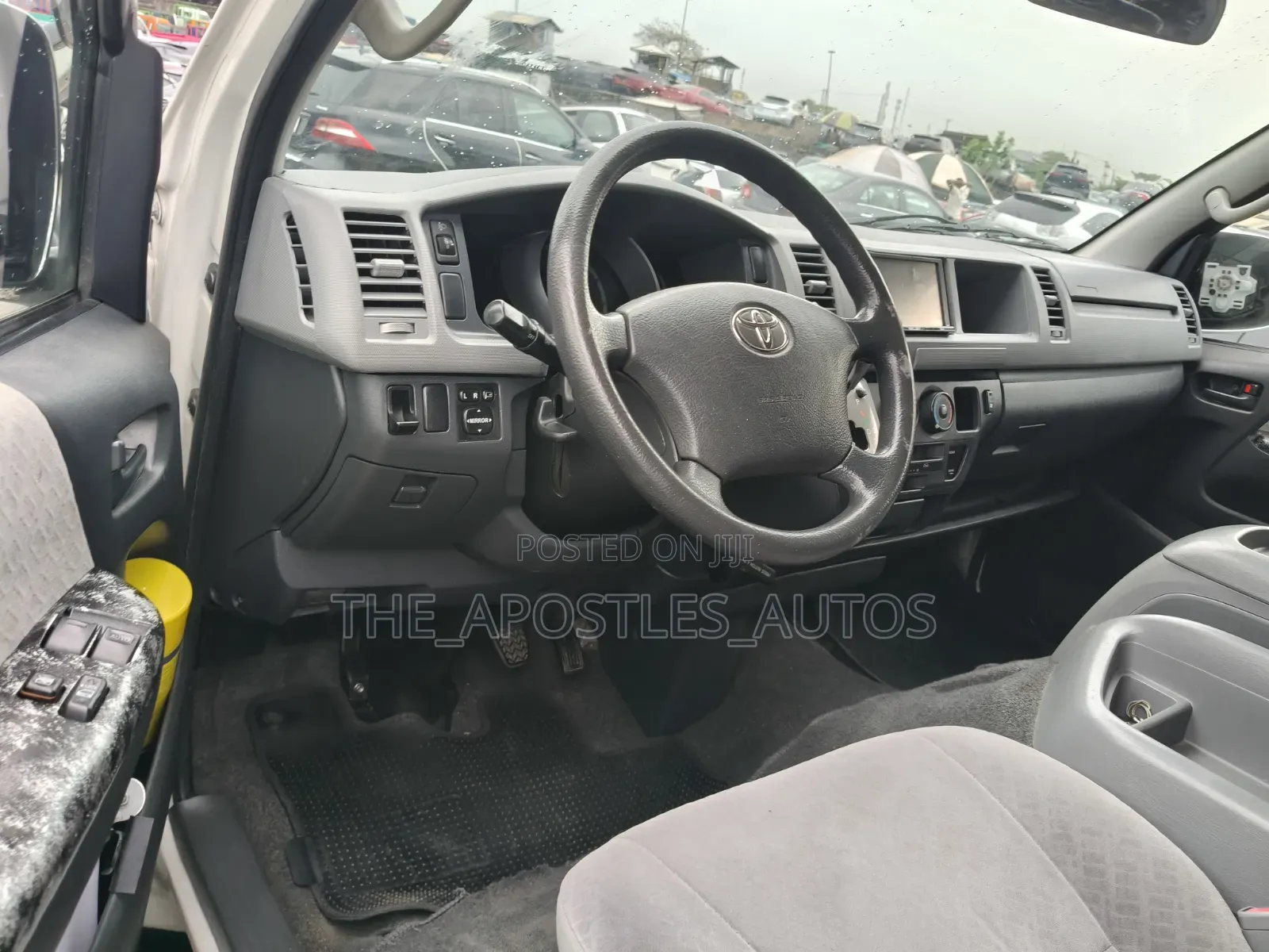 Toyota HiAce 2013 White