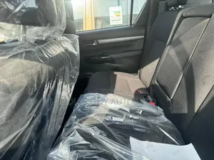 Toyota Hilux 2025 White
