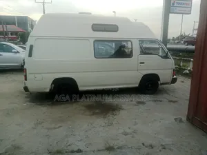 Nissan Caravan (Urvan) 1997 Beige