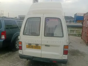 Nissan Caravan (Urvan) 1997 Beige