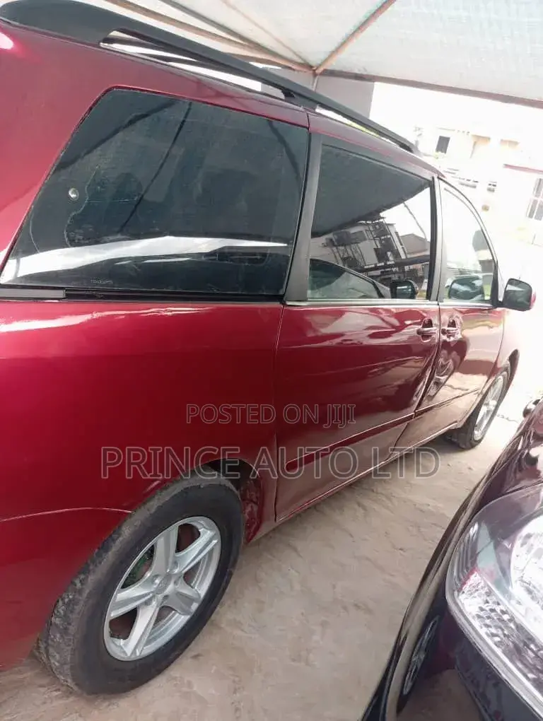 Toyota Sienna 2008 Red