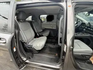 Toyota Sienna XLE AWD 7-Passenger 2023 Gray