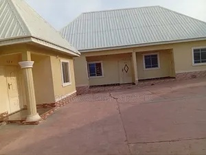 9bdrm Block of Flats in Makurdi for sale