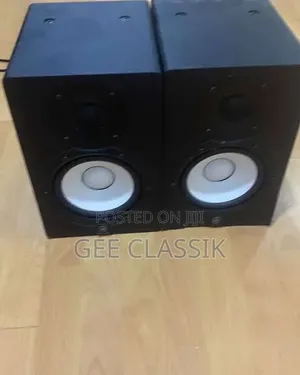 Yamaha Hs8i