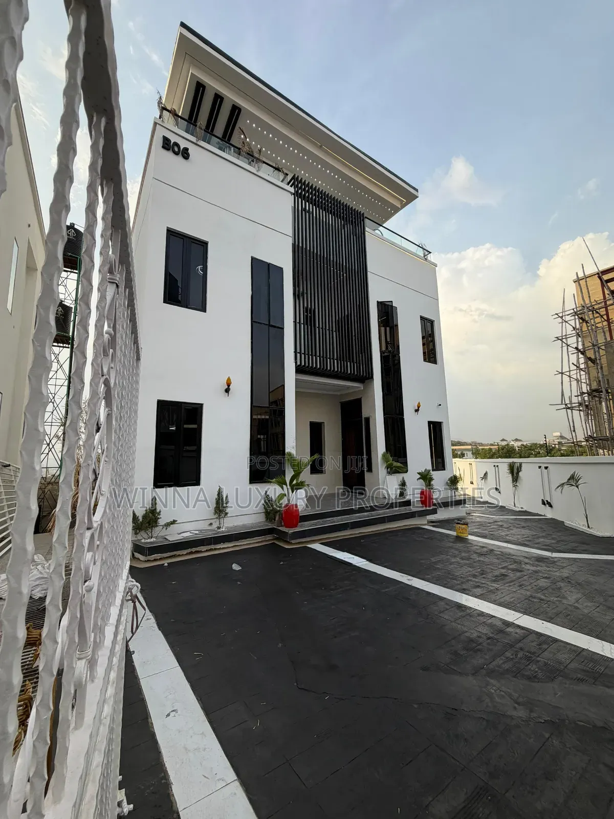 5bdrm Mansion in Guzape for sale