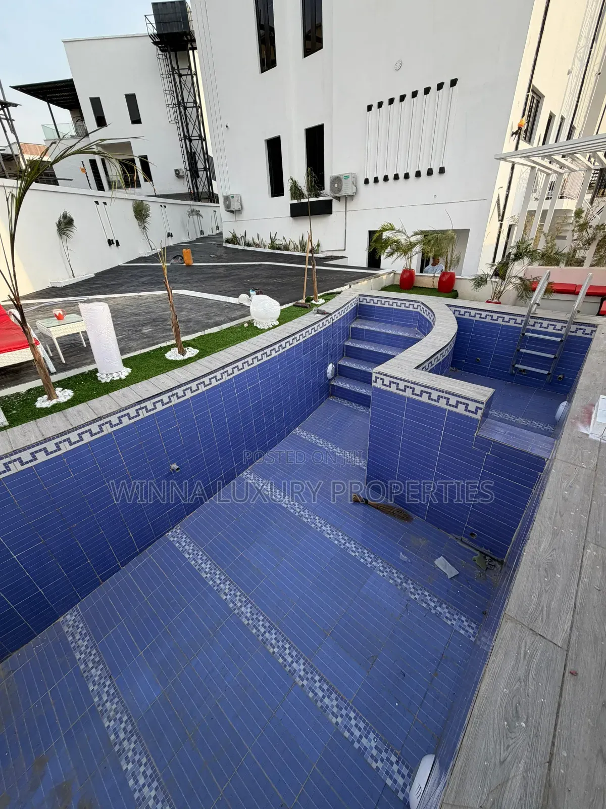 5bdrm Mansion in Guzape for sale