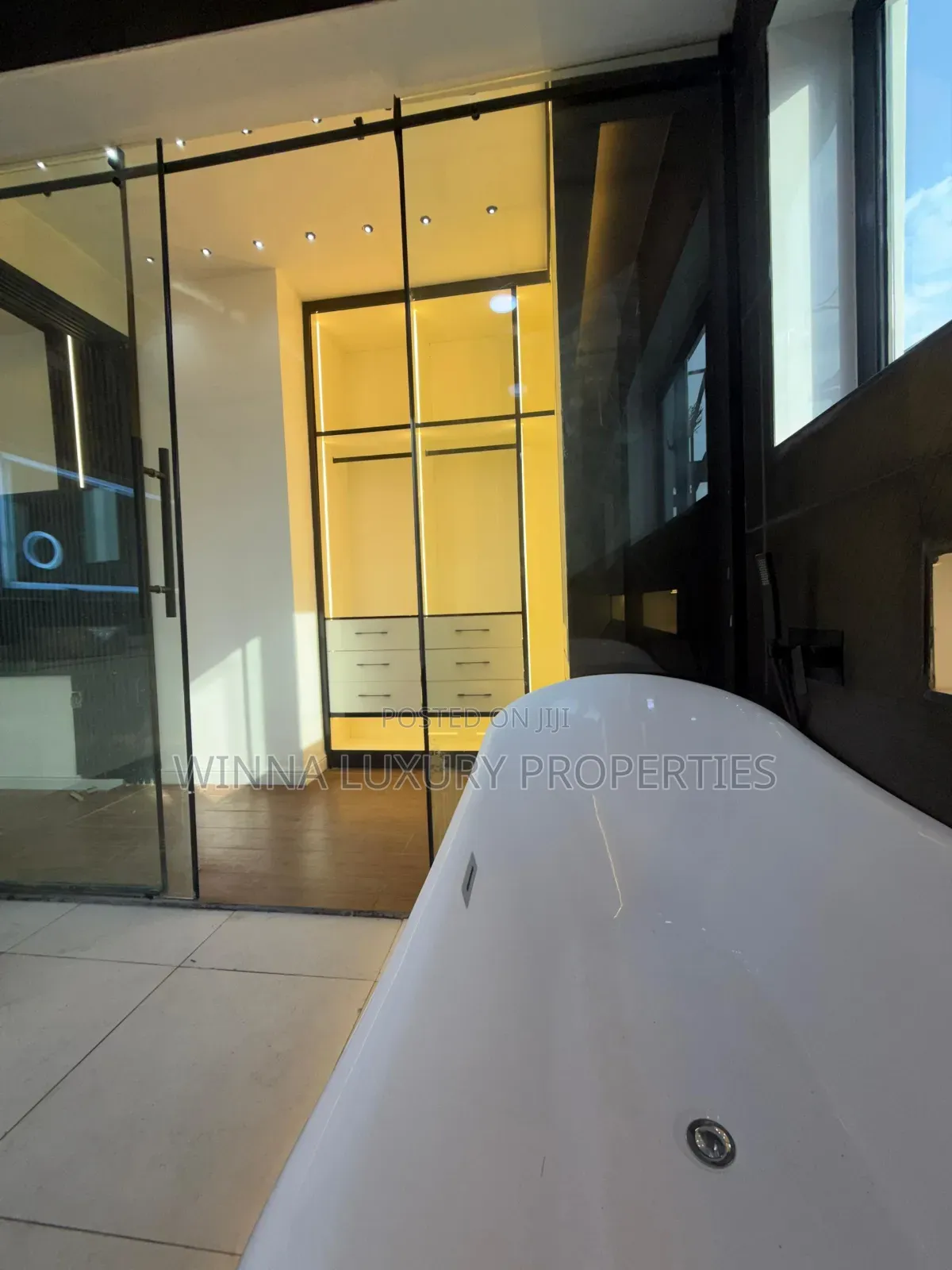 5bdrm Mansion in Guzape for sale