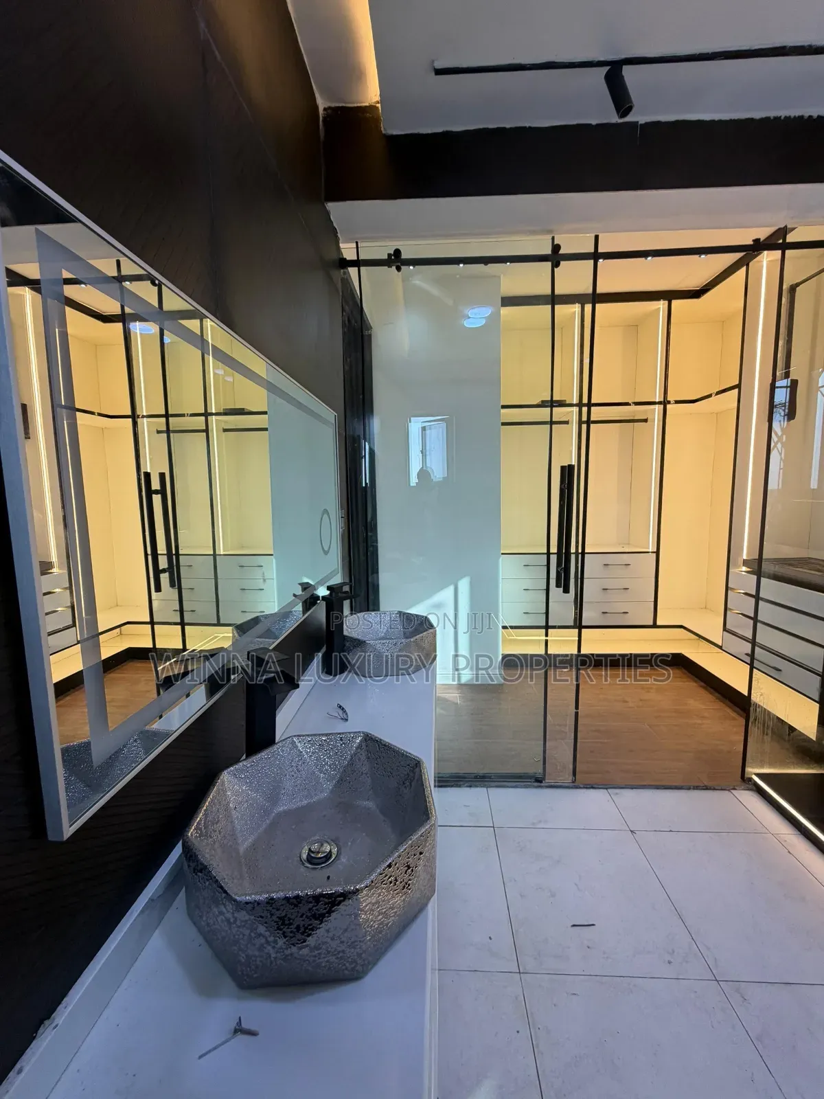 5bdrm Mansion in Guzape for sale
