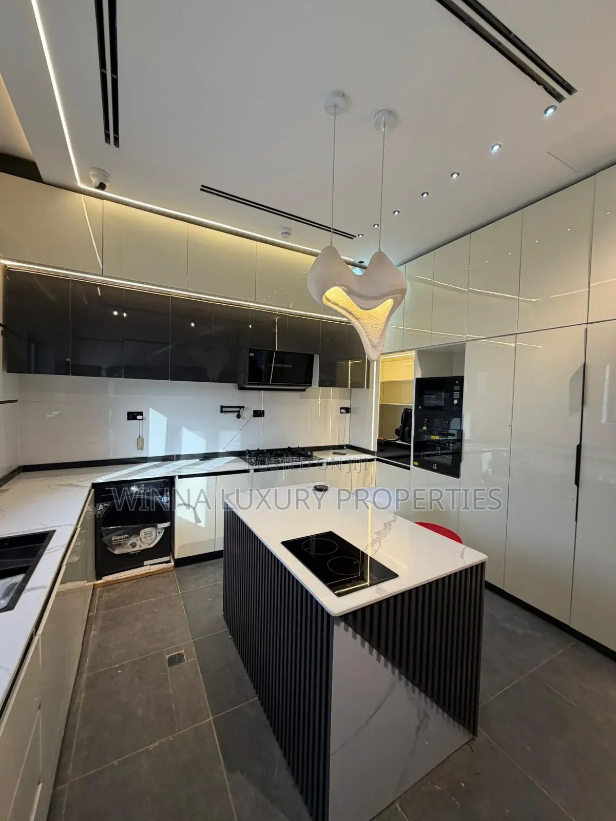 5bdrm Mansion in Guzape for sale