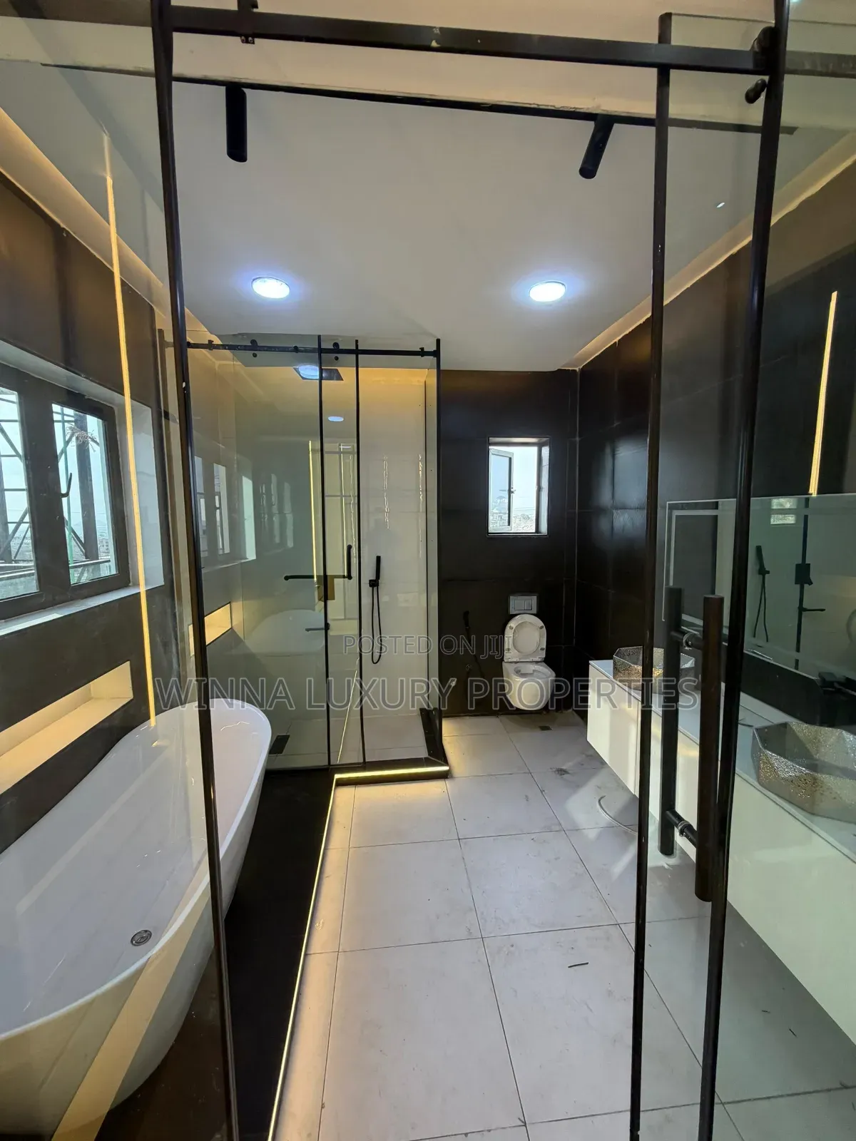 5bdrm Mansion in Guzape for sale