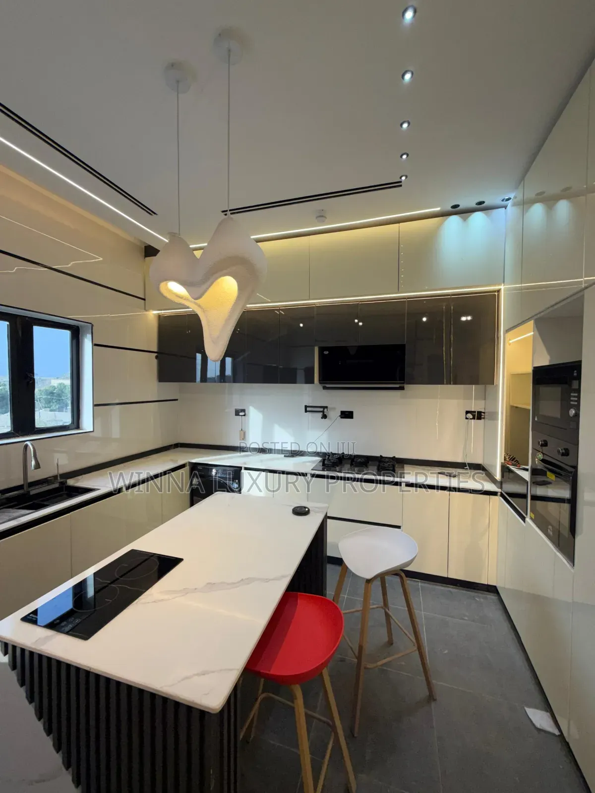 5bdrm Mansion in Guzape for sale