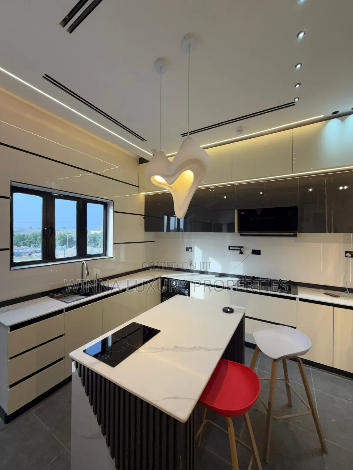 5bdrm Mansion in Guzape for sale