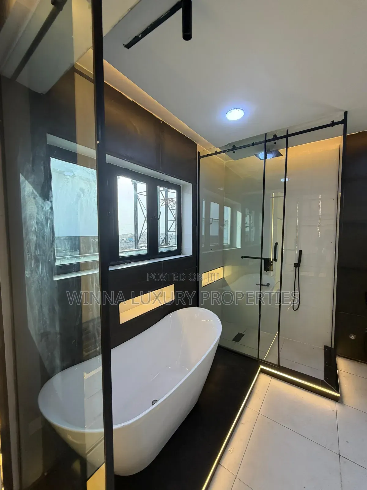 5bdrm Mansion in Guzape for sale