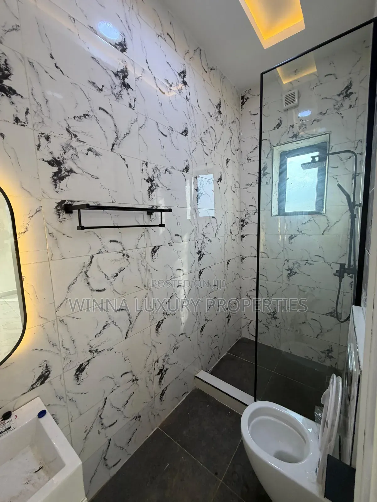 5bdrm Mansion in Guzape for sale