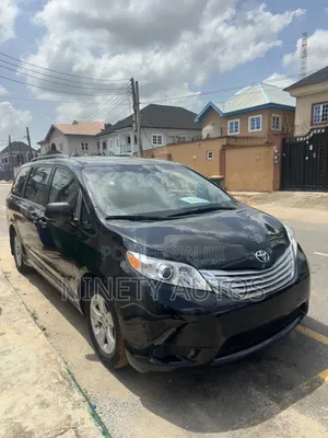 Toyota Sienna LE AWD 7-Passenger 2013 Black