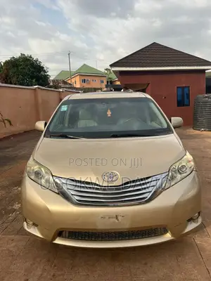 Toyota Sienna XLE 7 Passenger 2012 Gold