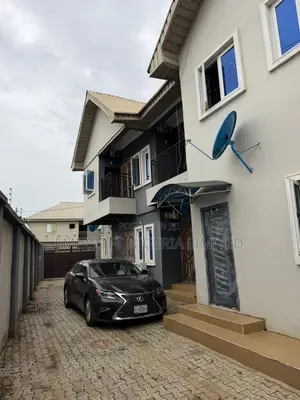 8bdrm Block of Flats in Orange Gate, Oluyole Estate for sale