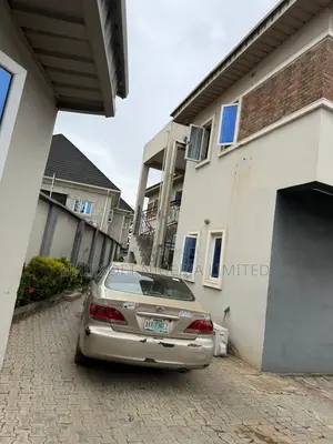 8bdrm Block of Flats in Orange Gate, Oluyole Estate for sale