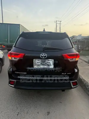 Toyota Highlander XLE 4x4 V6 (3.5L 6cyl 8A) 2017 Black