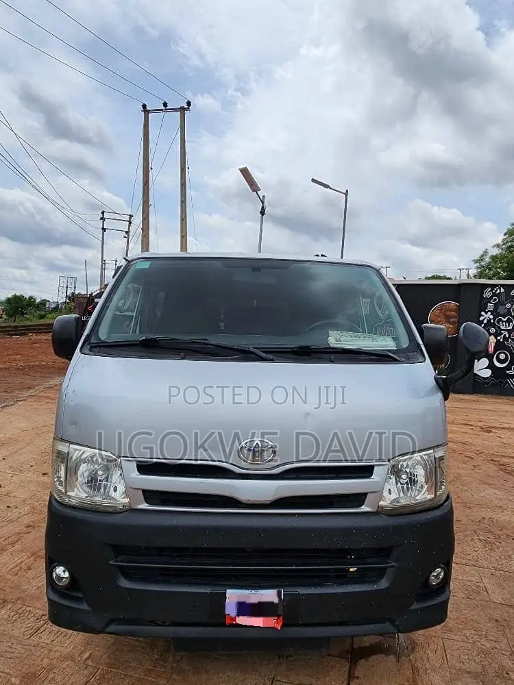 Toyota HiAce 2010 Silver