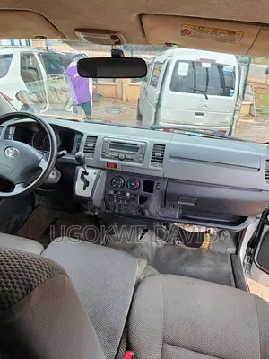 Toyota HiAce 2010 Silver
