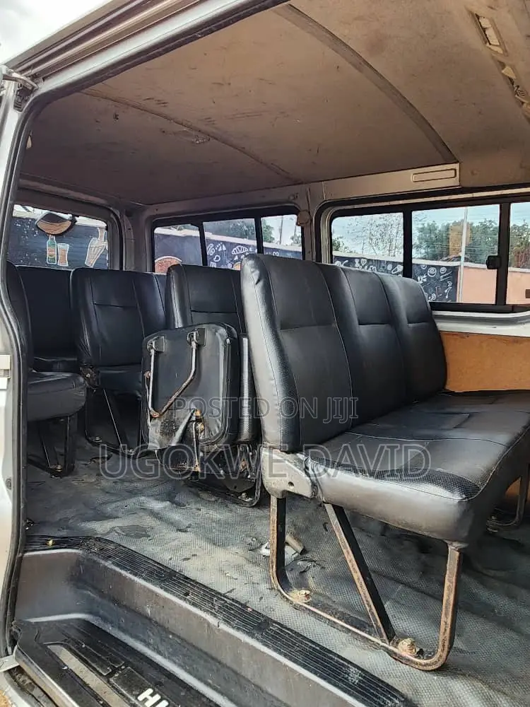 Toyota HiAce 2010 Silver