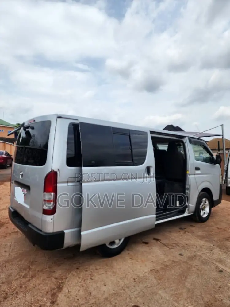 Toyota HiAce 2010 Silver