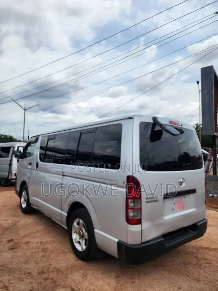 Toyota HiAce 2010 Silver