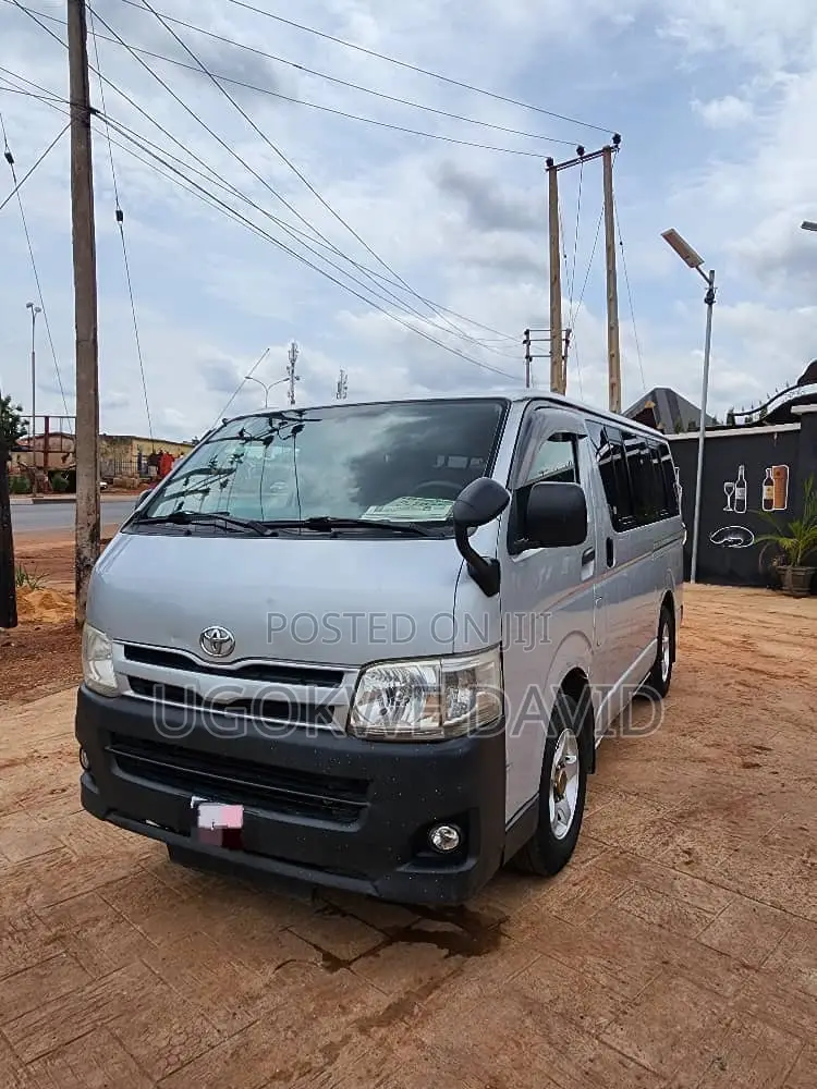 Toyota HiAce 2010 Silver
