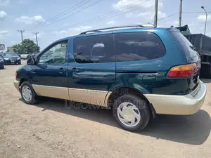 Toyota Sienna 2005 Blue