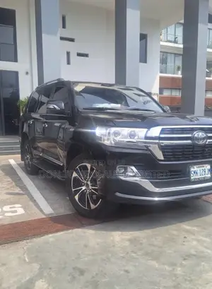 Toyota Land Cruiser 4.5 V8 GXR 2018 Black