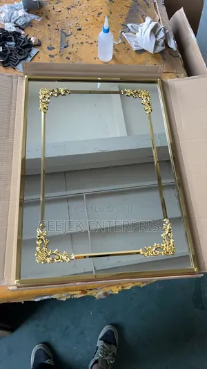 Sqaure Gold Design Mirrow With Flam