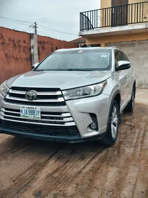 Toyota Highlander XLE 4dr SUV AWD (3.5L 6cyl 6A) 2015 Silver