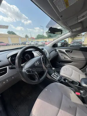 Hyundai Elantra GLS Sedan FWD (1.8L 4cyl 6A) 2013 Gray