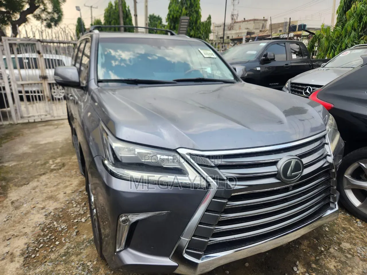 Lexus LX 570 AWD 2017 Gray