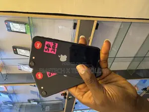 Apple iPhone SE (2020) 64 GB Black