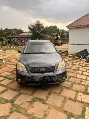 Toyota Matrix Hatchback FWD (1.8L 4cyl 5M) 2006 Gray