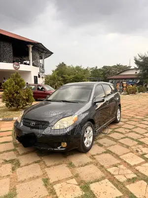 Toyota Matrix Hatchback FWD (1.8L 4cyl 5M) 2006 Gray