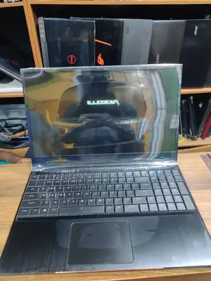 Laptop Clevo P17SM 16GB Intel Core i5 HDD+SSD 512GB